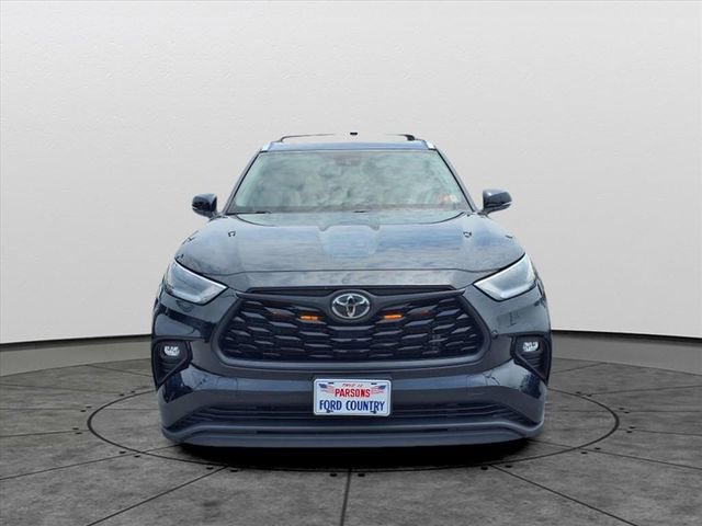 Used 2021 Toyota Highlander XLE AWD/4WD image 2