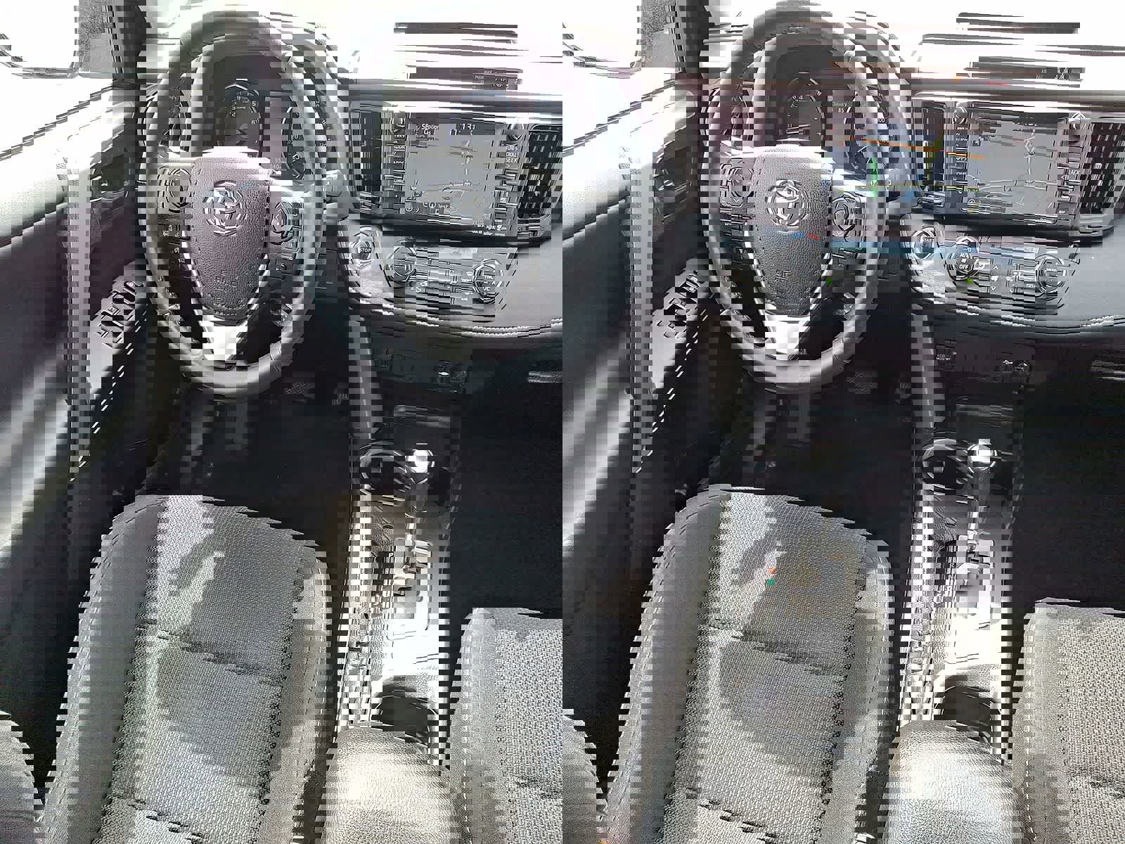 Used 2018 Toyota RAV4 XLE AWD/4WD image 10