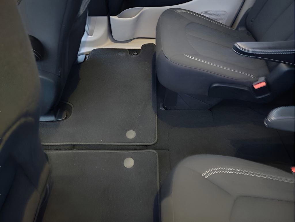 Used 2020 Chrysler Voyager LX FWD image 25