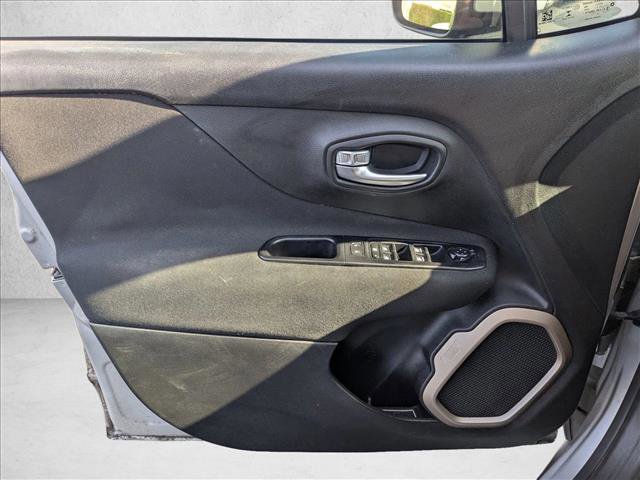 Used 2017 Jeep Renegade Latitude w/ Popular Equipment Group image 14