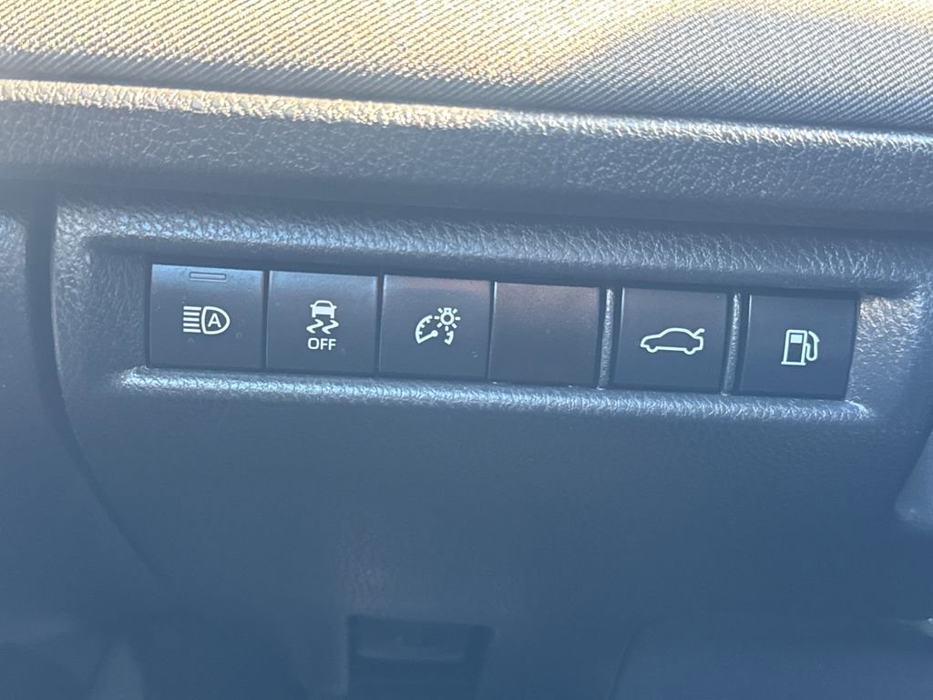 Used 2025 Toyota Camry LE AWD/4WD image 31