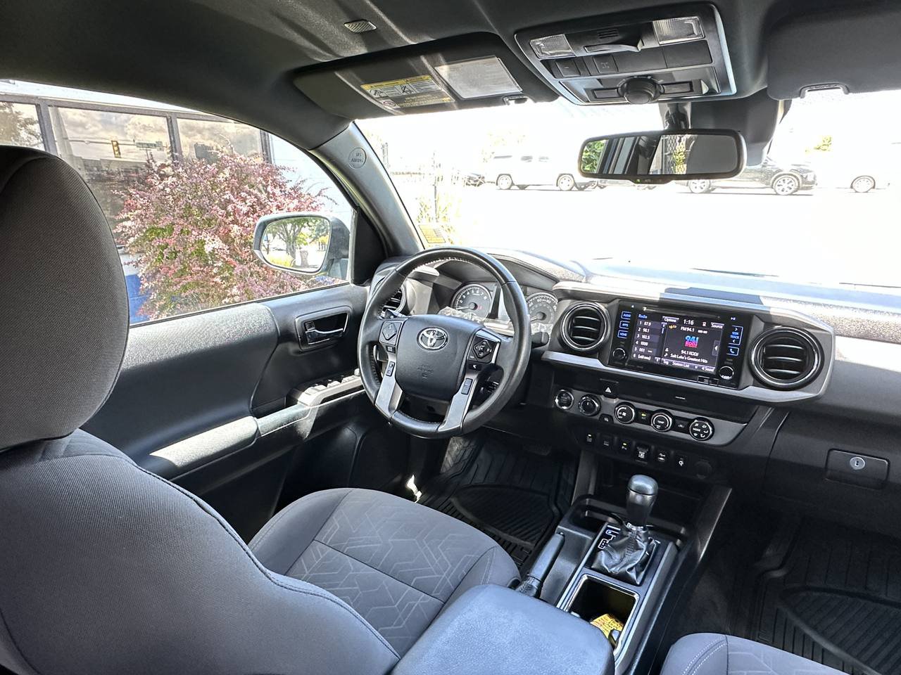 Used 2019 Toyota Tacoma TRD Off-Road w/ Technology Package AWD/4WD image 23