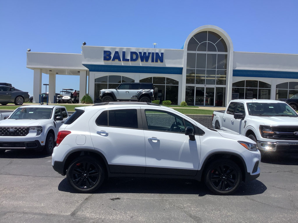 Used 2020 Chevrolet Trax LT w/ Redline Edition AWD/4WD image 8