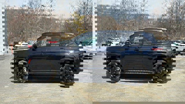 Certified 2024 Jeep Grand Cherokee Limited w/ Luxury Tech Group II image 4