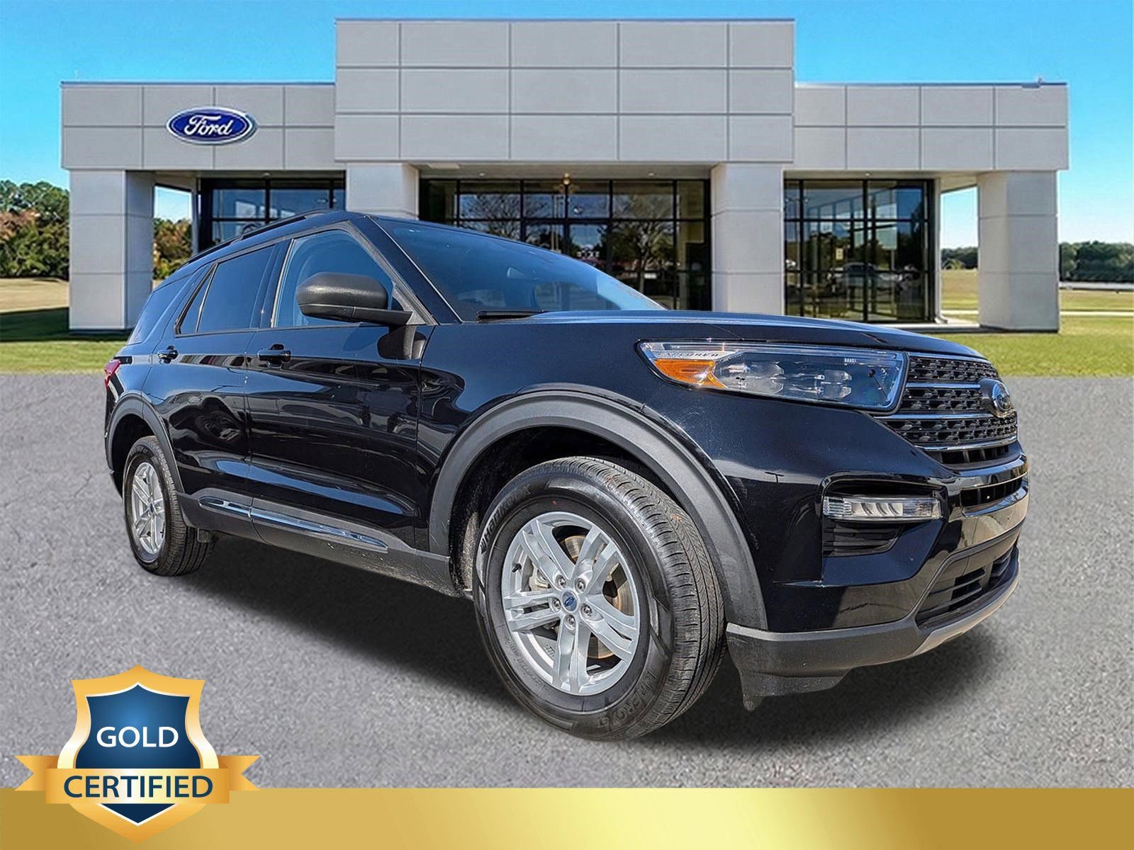 Certified 2023 Ford Explorer XLT w/ Equipment Group 202A AWD/4WD image 1
