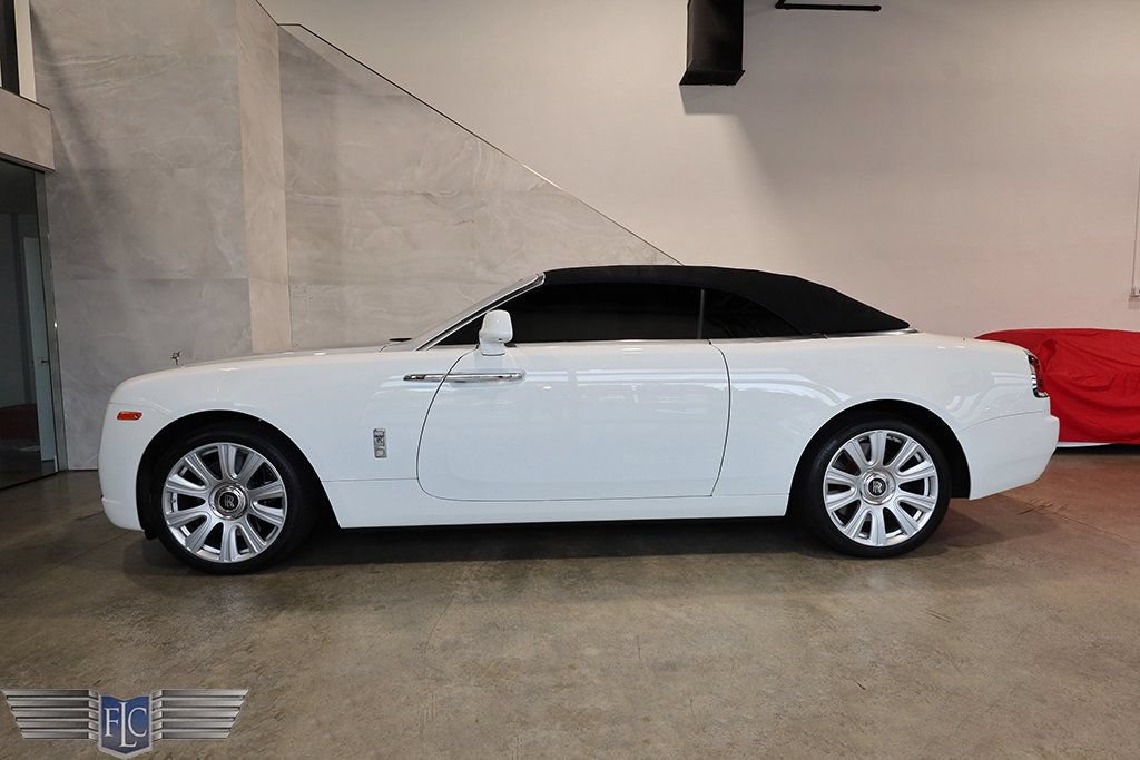 Used 2017 Rolls-Royce Dawn RWD image 3