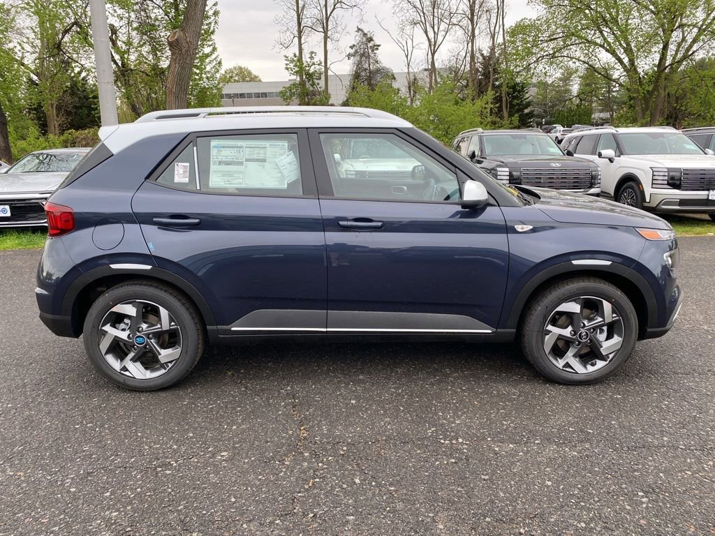 New 2026 Hyundai Venue SEL FWD image 2