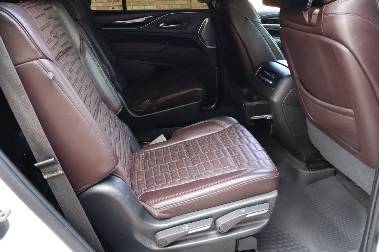 Used 2023 Cadillac Escalade Sport Platinum w/ LPO, Floor Liner Package AWD/4WD image 19