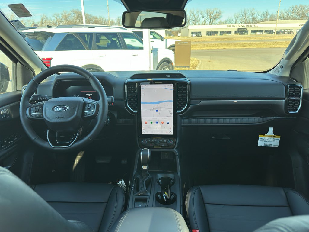 Used 2025 Ford Ranger Lariat w/ Black Appearance Package image 14