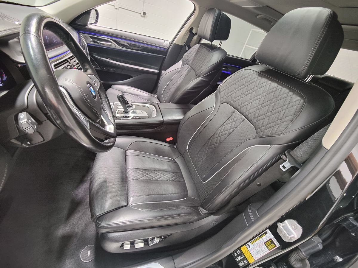 Used 2020 BMW 750i xDrive w/ Executive Package AWD/4WD image 36