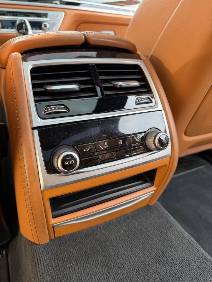 Used 2018 BMW 750i image 26