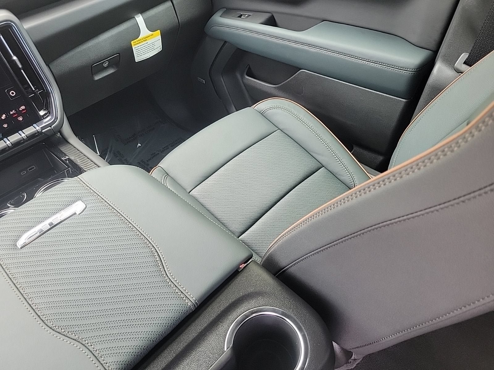 New 2026 GMC Yukon XL AT4 w/ AT4 Premium Plus Package AWD/4WD image 16