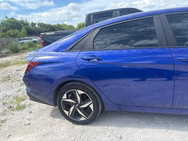 Used 2023 Hyundai Elantra SEL w/ Convenience Package FWD image 5