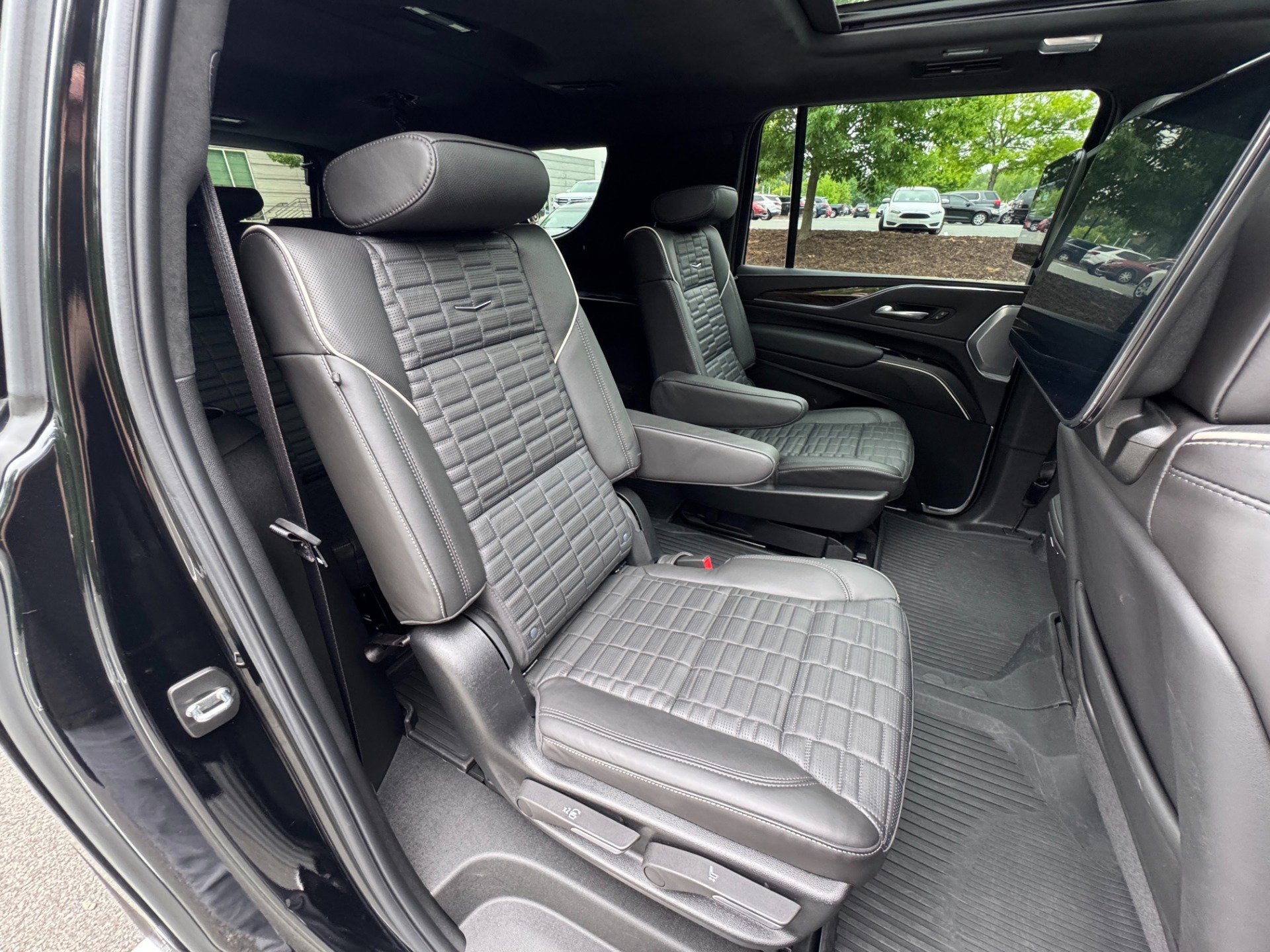 Used 2024 Cadillac Escalade ESV Sport Platinum w/ LPO, ONYX Package image 62