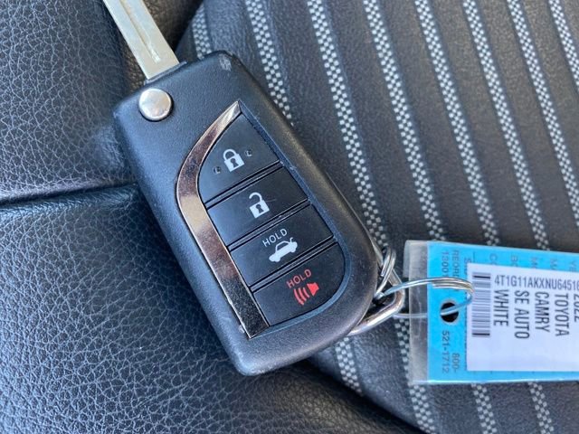 Used 2022 Toyota Camry SE image 21