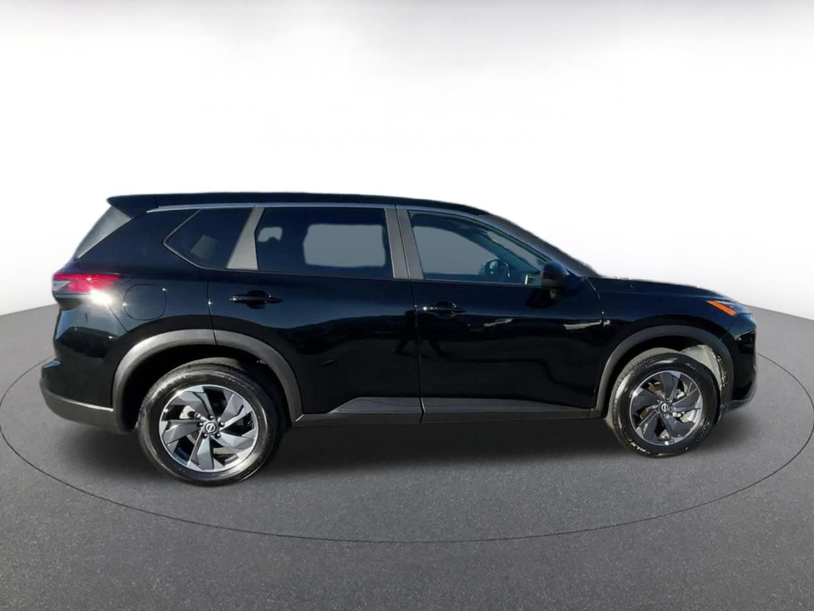 Used 2025 Nissan Rogue SV image 16