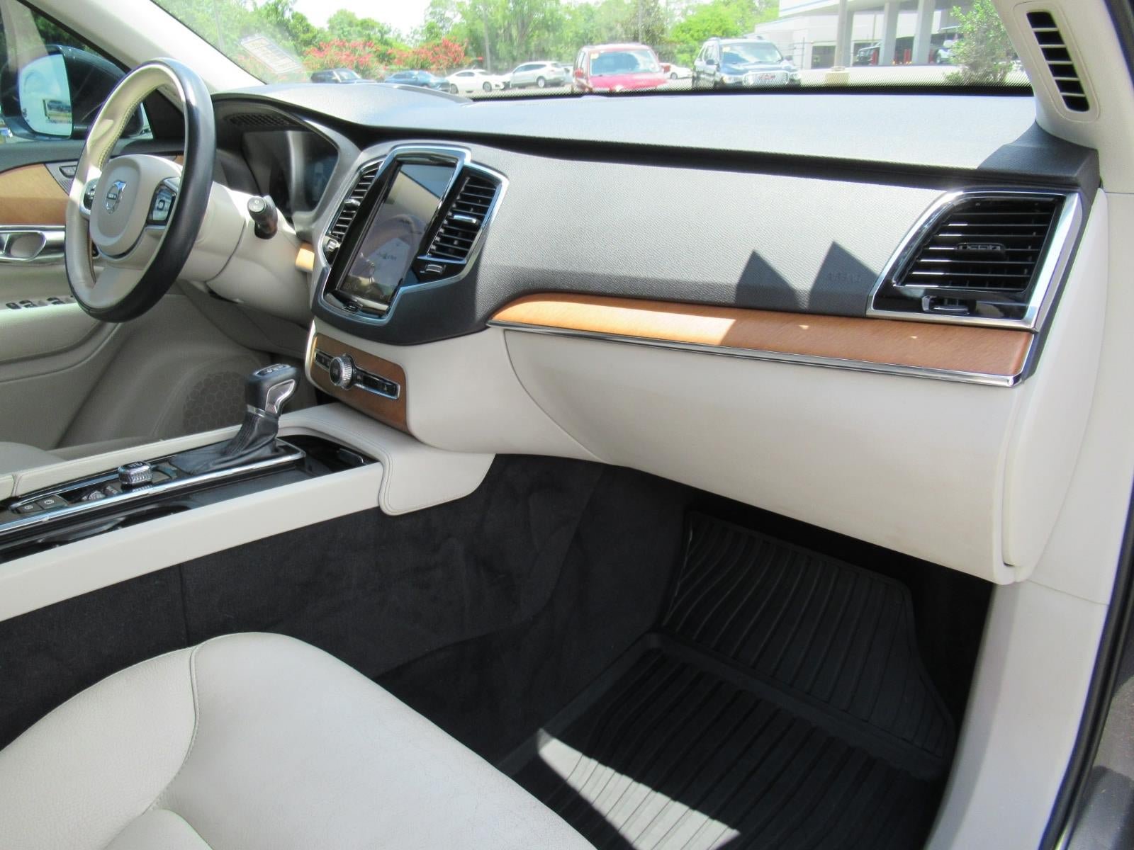 Used 2021 Volvo XC90 T6 Momentum w/ Advanced Package AWD/4WD image 11