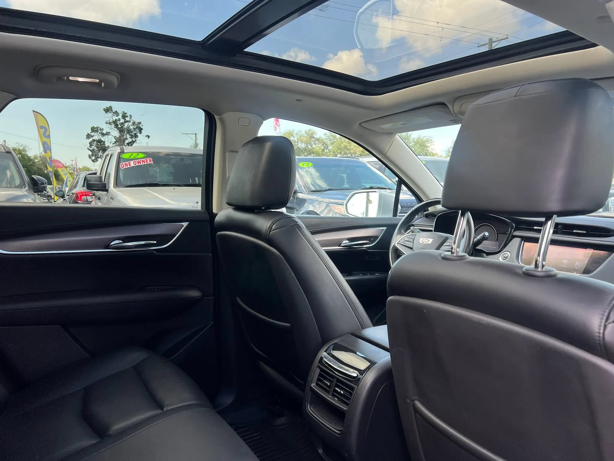 Used 2017 Cadillac XT5 Luxury w/ Driver Awareness Package FWD image 16