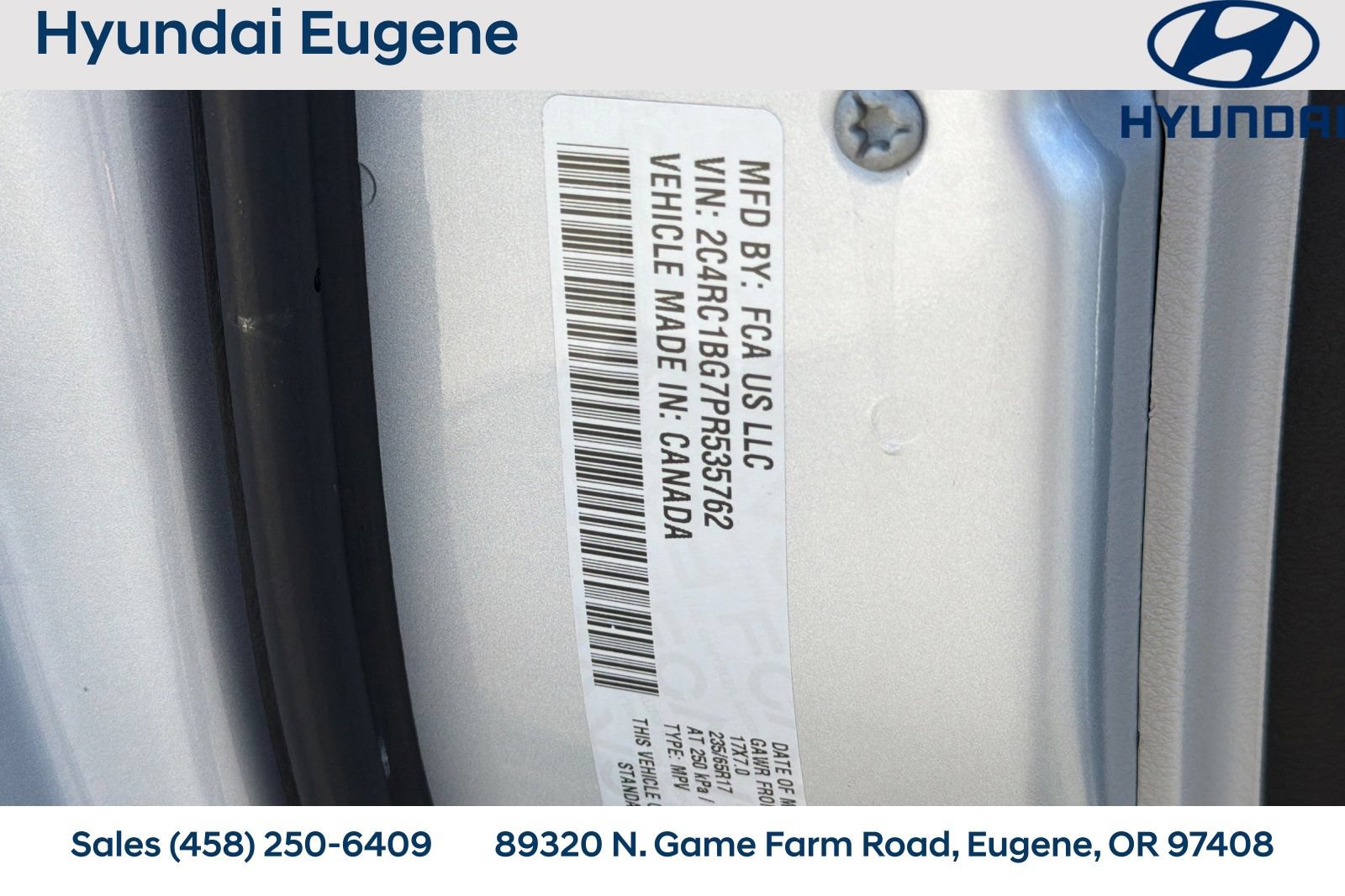 Used 2023 Chrysler Pacifica Touring-L FWD image 37