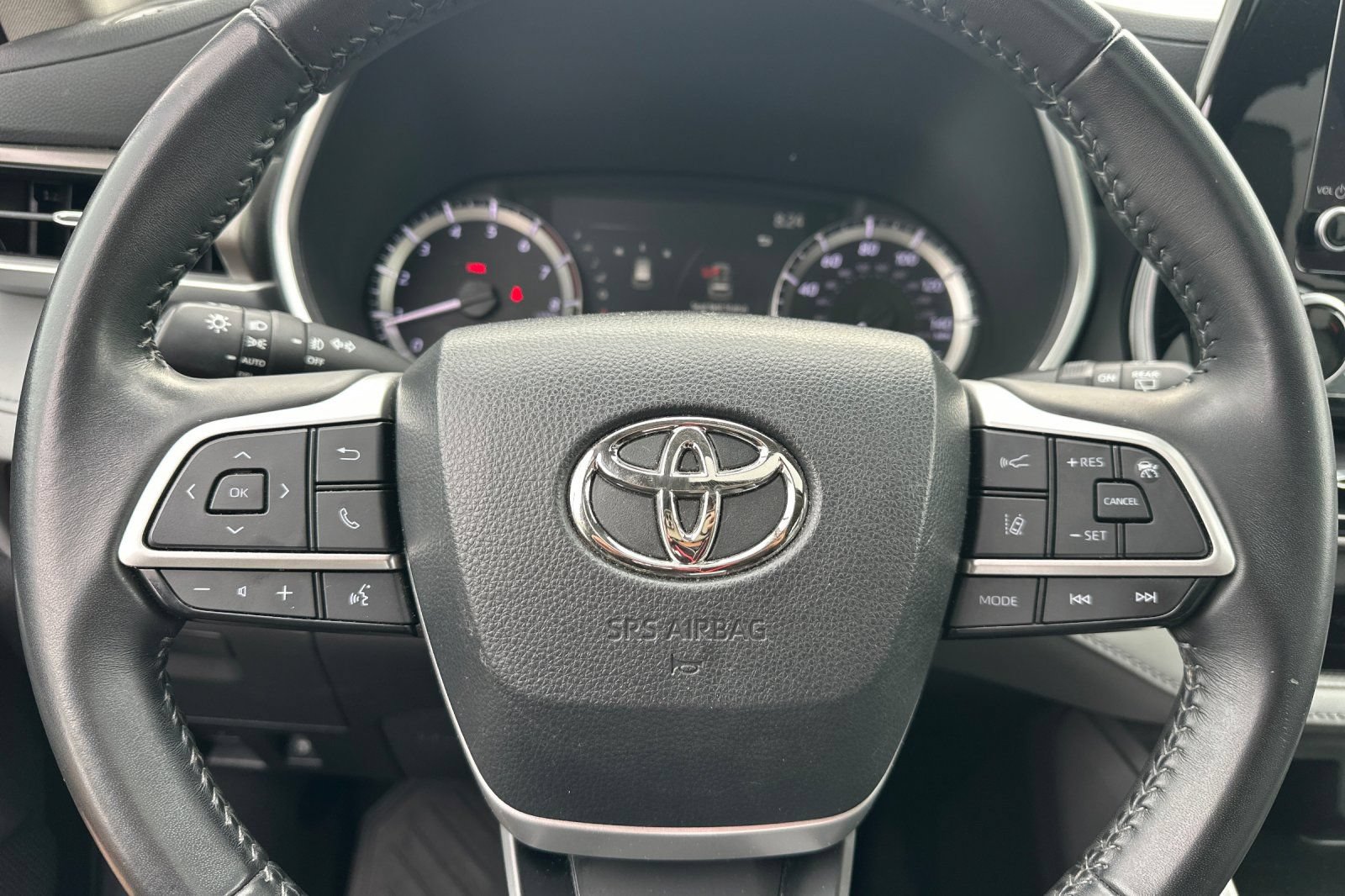 Used 2023 Toyota Highlander XLE AWD/4WD image 35