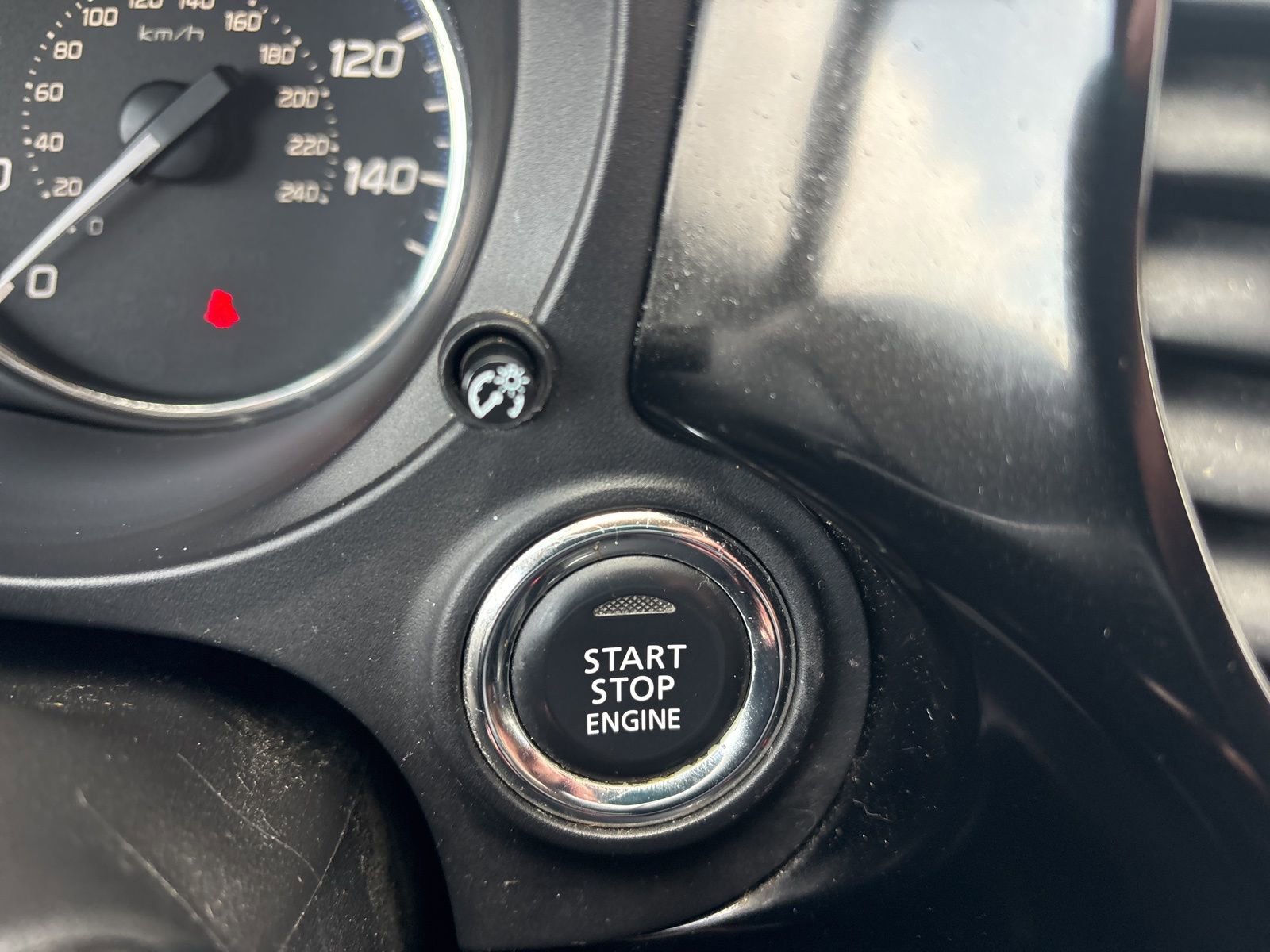 Used 2016 Mitsubishi Outlander SE image 27