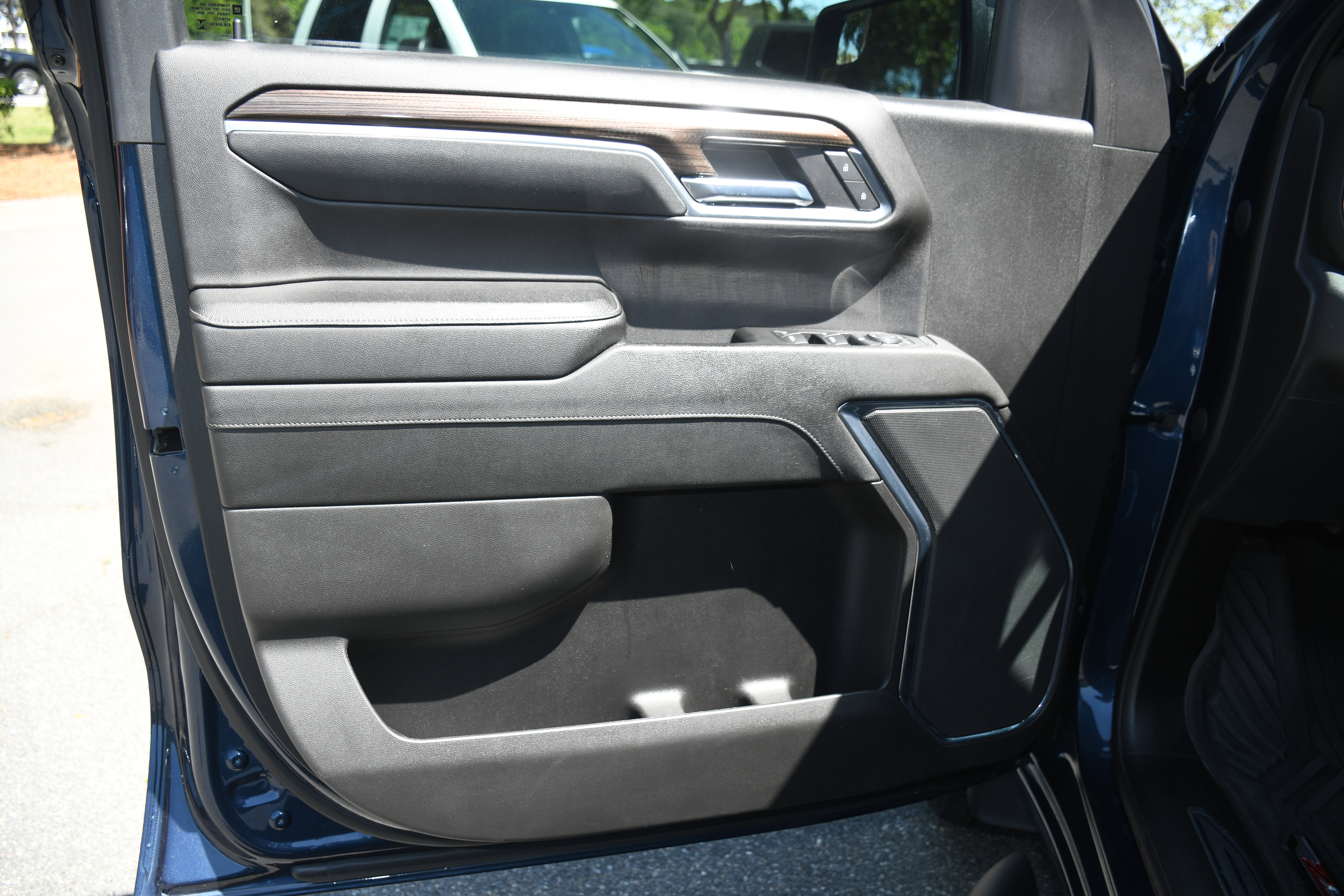 Used 2023 Chevrolet Silverado 1500 LT Trail Boss AWD/4WD image 9