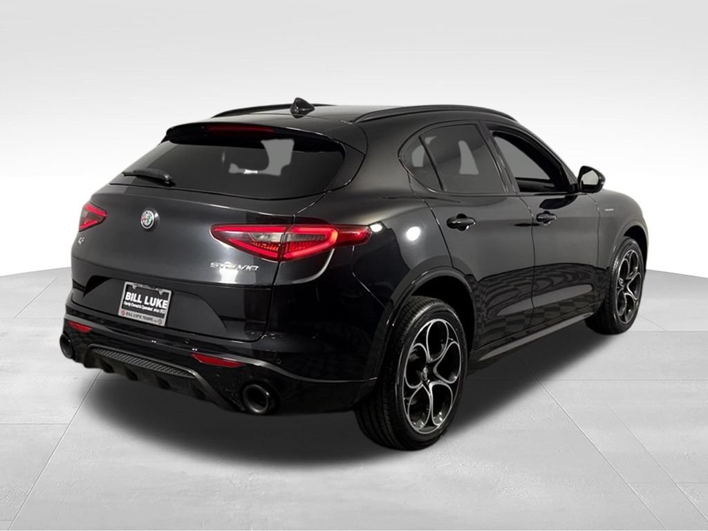 Used 2023 Alfa Romeo Stelvio Veloce AWD/4WD image 5