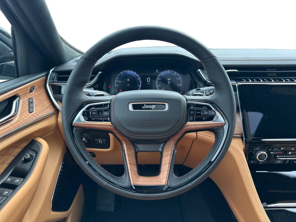 New 2025 Jeep Grand Cherokee Summit image 14