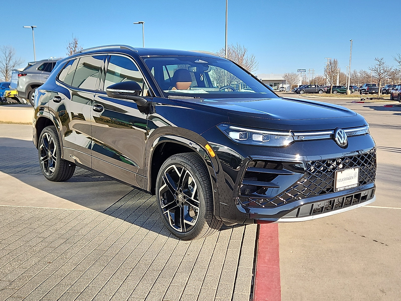 New 2026 Volkswagen Tiguan SEL R-Line image 5