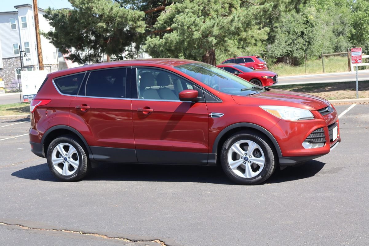 Used 2016 Ford Escape SE FWD image 2