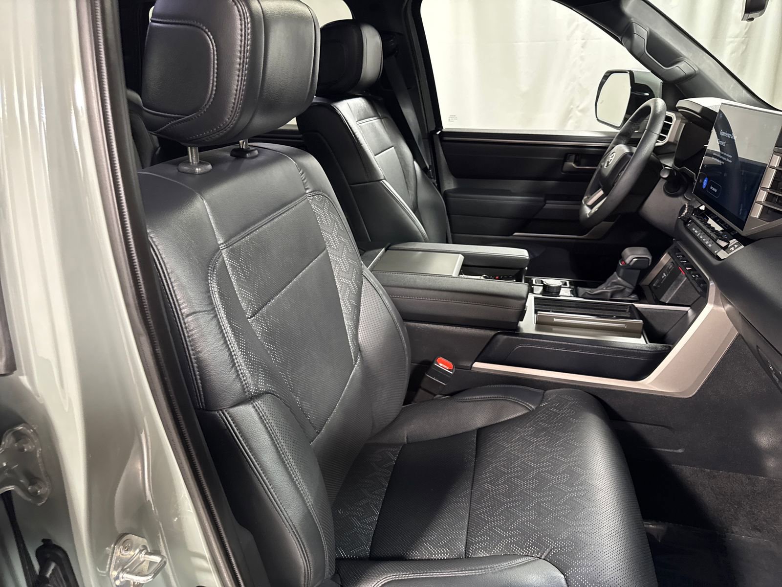 Used 2025 Toyota Sequoia SR5 w/ SR5 Premium Package AWD/4WD image 48