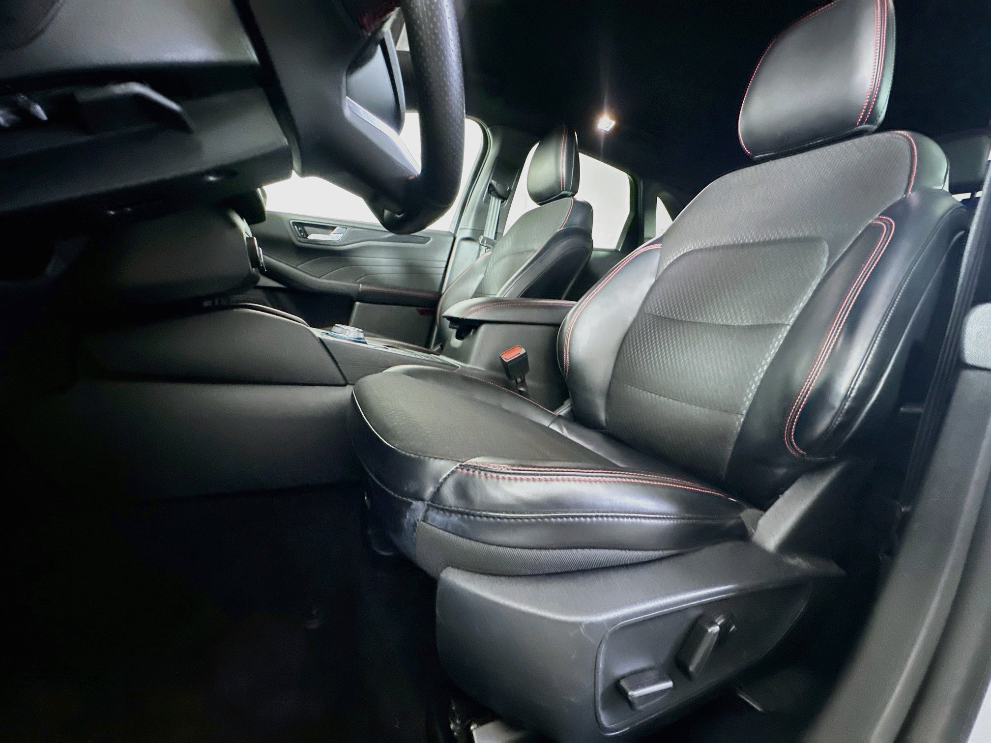 Used 2025 Ford Escape ST-Line Select AWD/4WD image 13