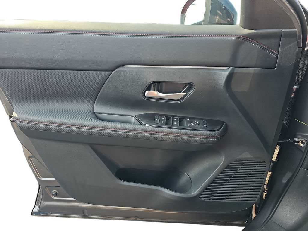 Used 2026 Nissan Kicks SR FWD image 25