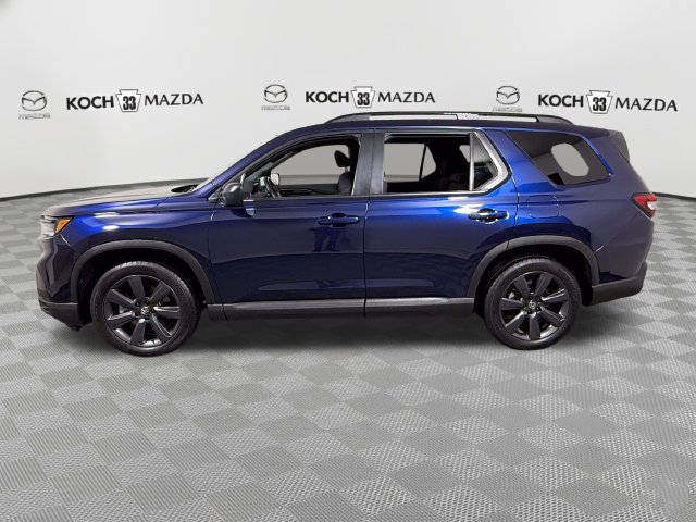 Used 2025 Honda Pilot Sport image 4
