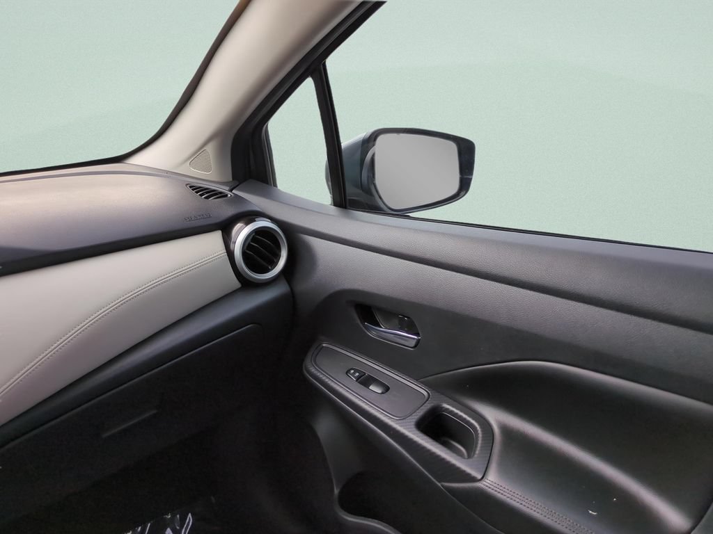 Certified 2020 Nissan Versa SV FWD image 12