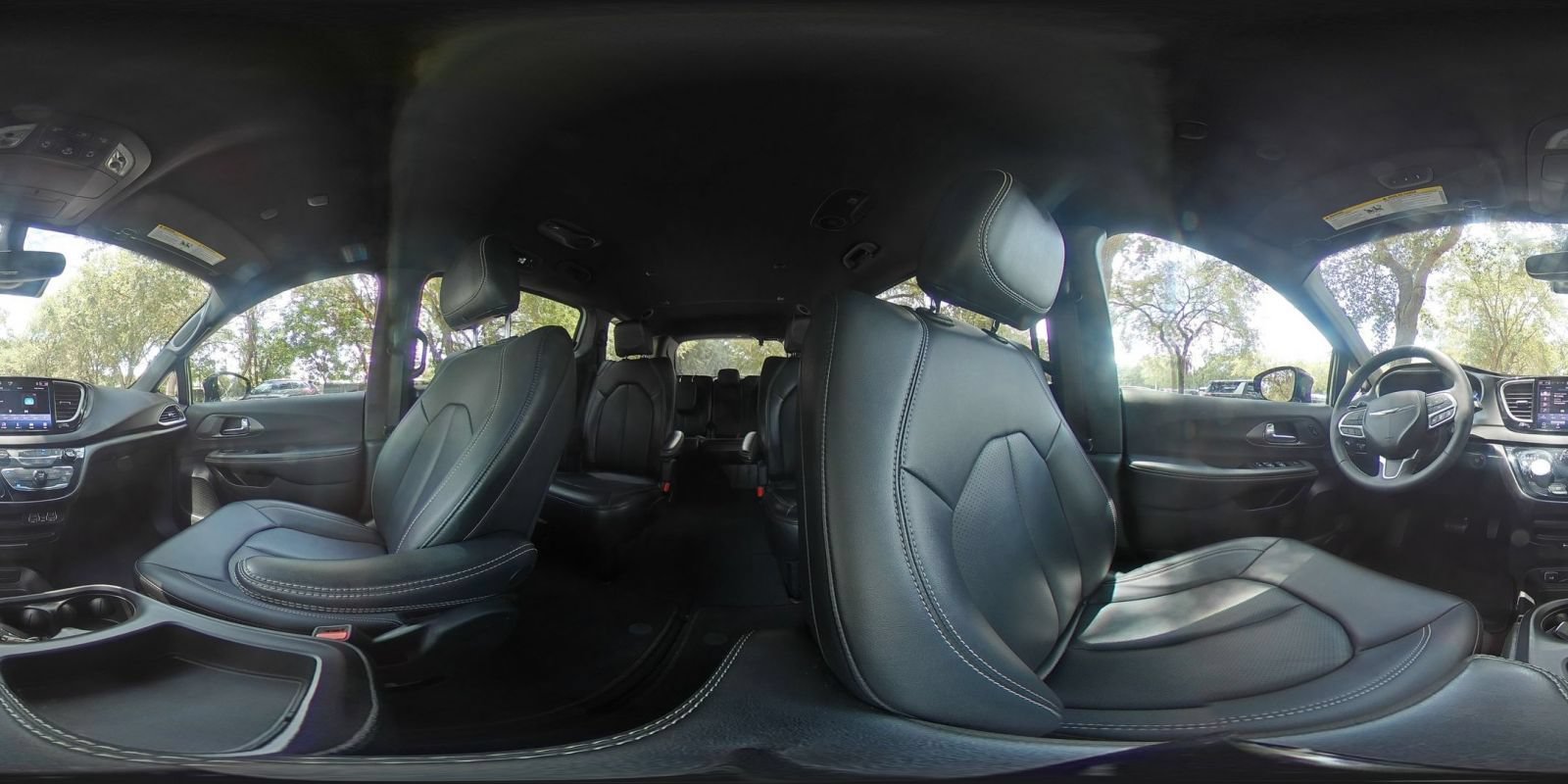 Used 2025 Chrysler Pacifica Select FWD image 44