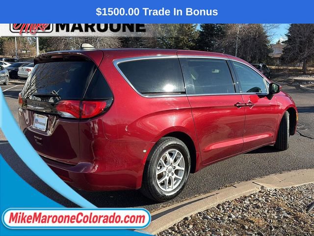 Used 2023 Chrysler Voyager LX image 6