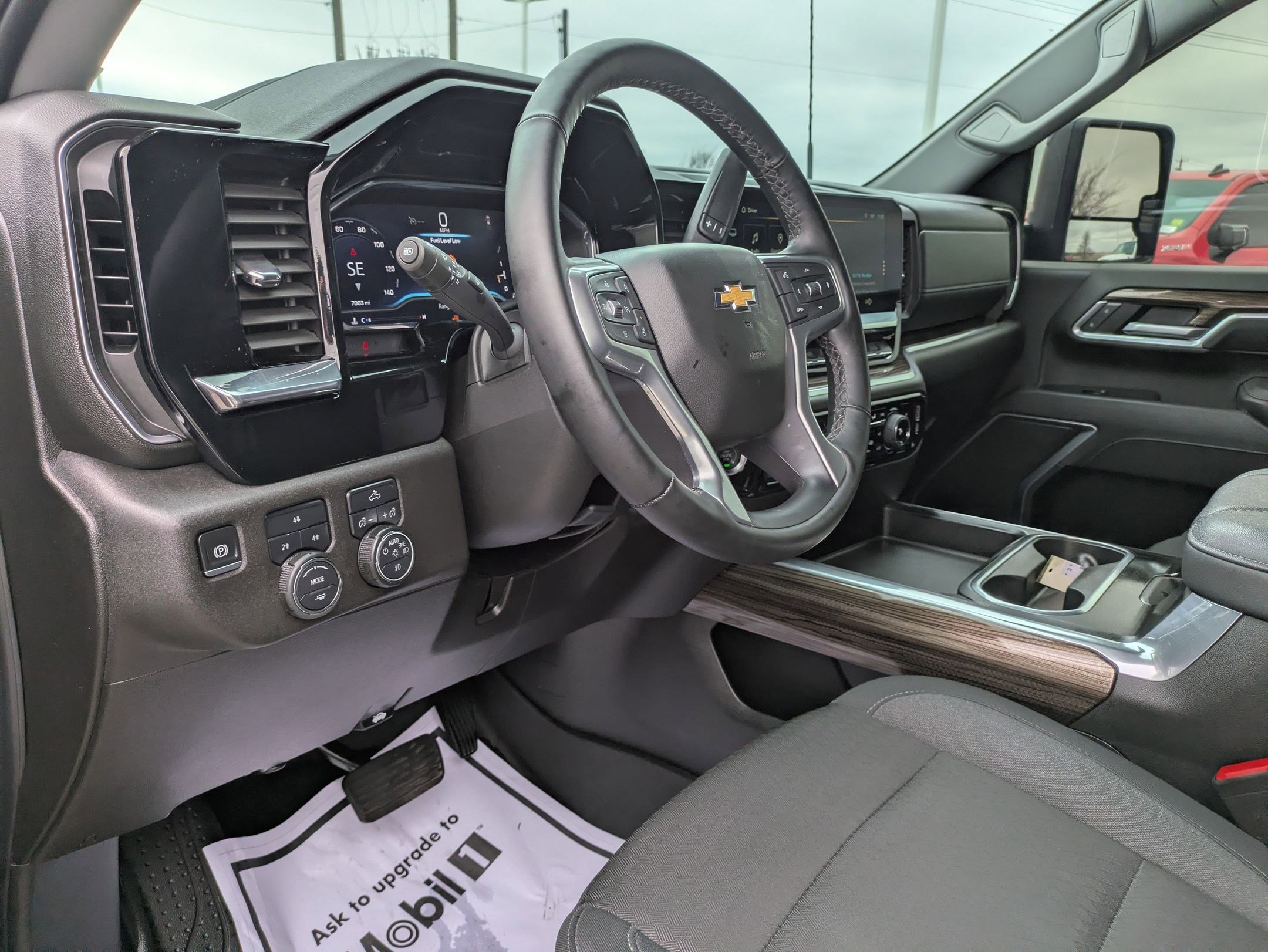 Used 2025 Chevrolet Silverado 2500 LT image 9