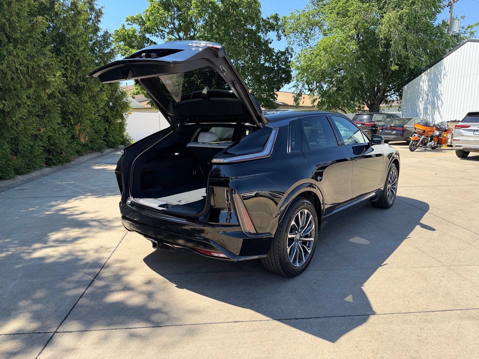 Used 2024 Cadillac Lyriq Sport AWD/4WD image 32