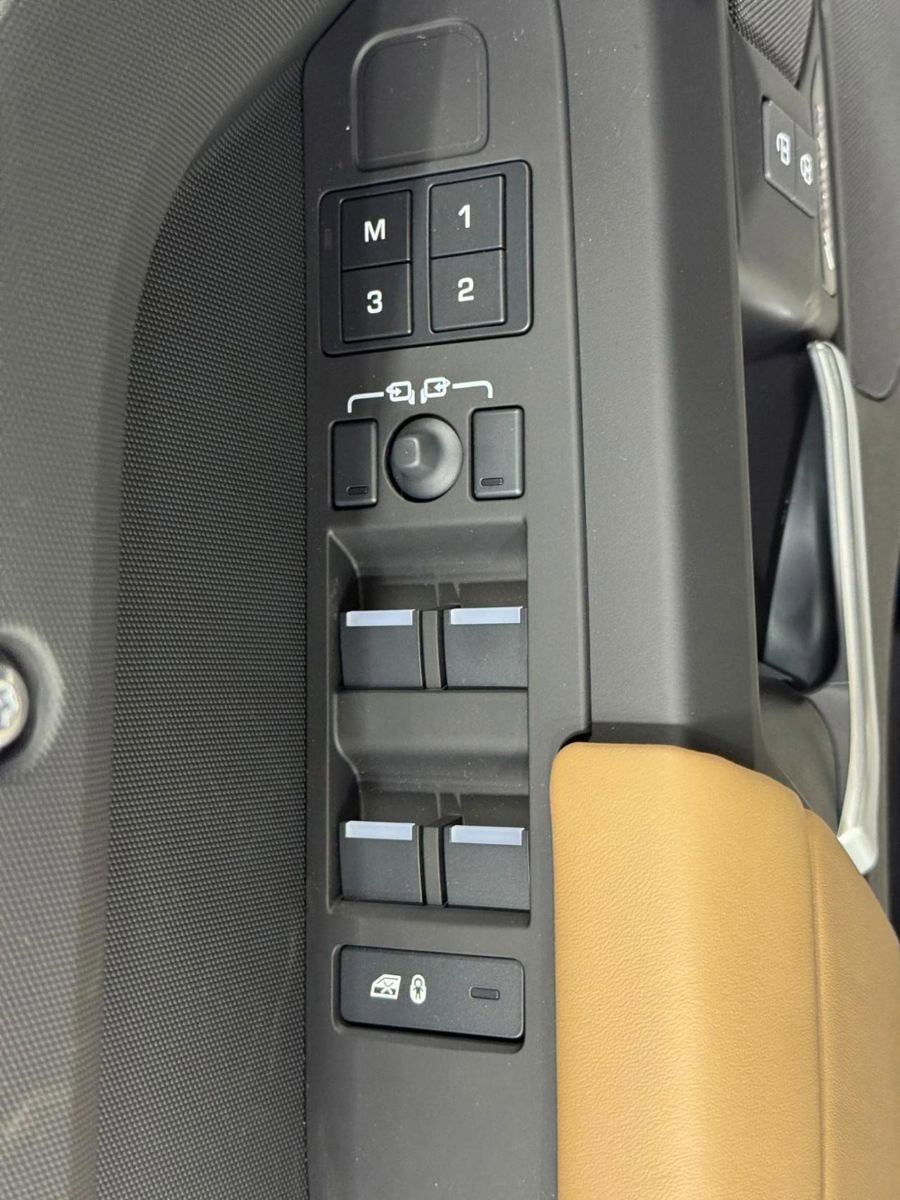 New 2026 Land Rover Defender 110 S image 24