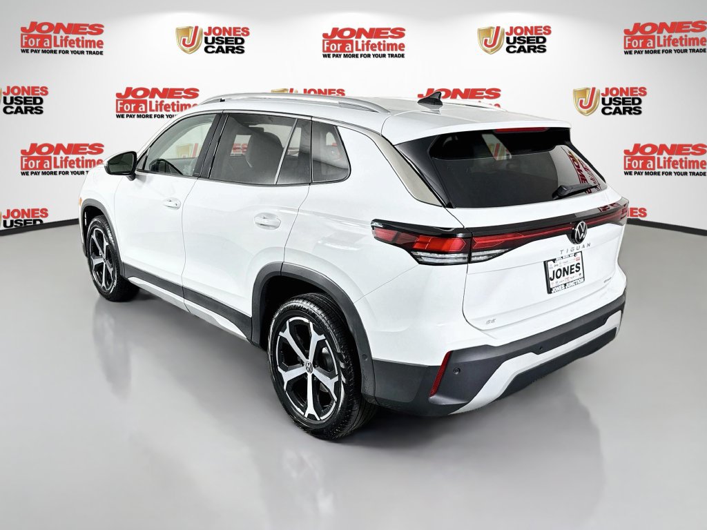 Used 2025 Volkswagen Tiguan SE AWD/4WD image 2