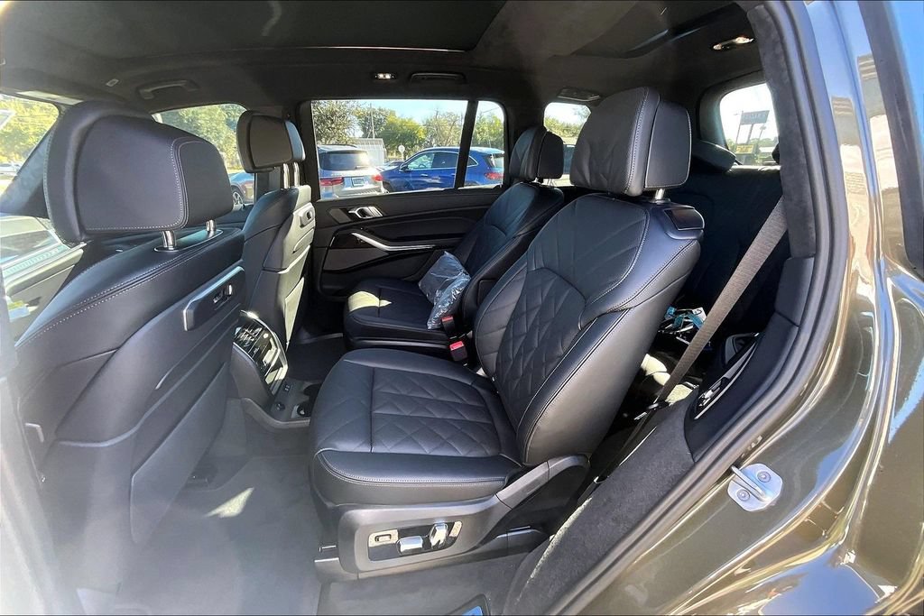 New 2026 BMW X7 xDrive40i w/ M Sport Package AWD/4WD image 23