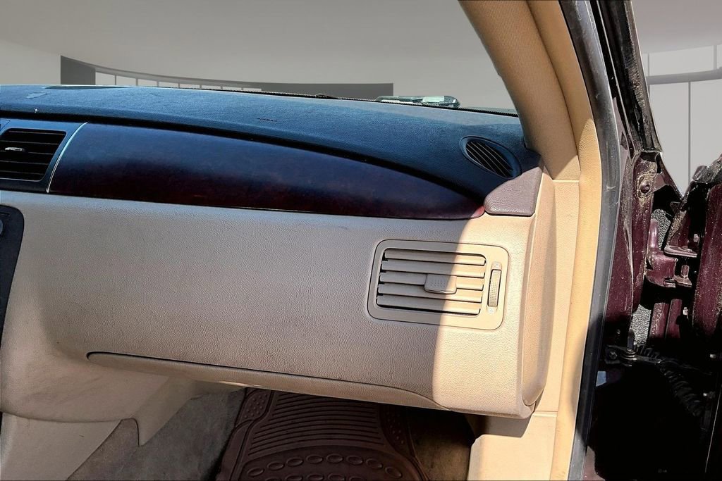 Used 2008 Buick Lucerne CXL w/ Driver Confidence Package FWD image 16