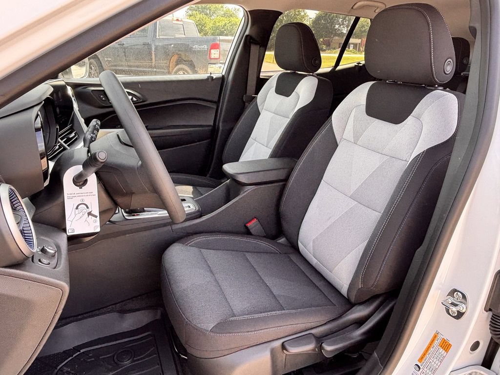 New 2026 Chevrolet Trax LS w/ LS Convenience Package FWD image 18