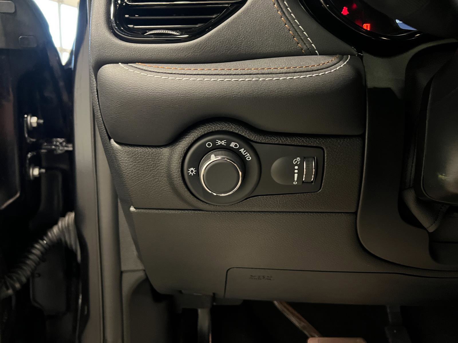 Used 2025 Dodge Durango SRT Hellcat AWD/4WD image 16