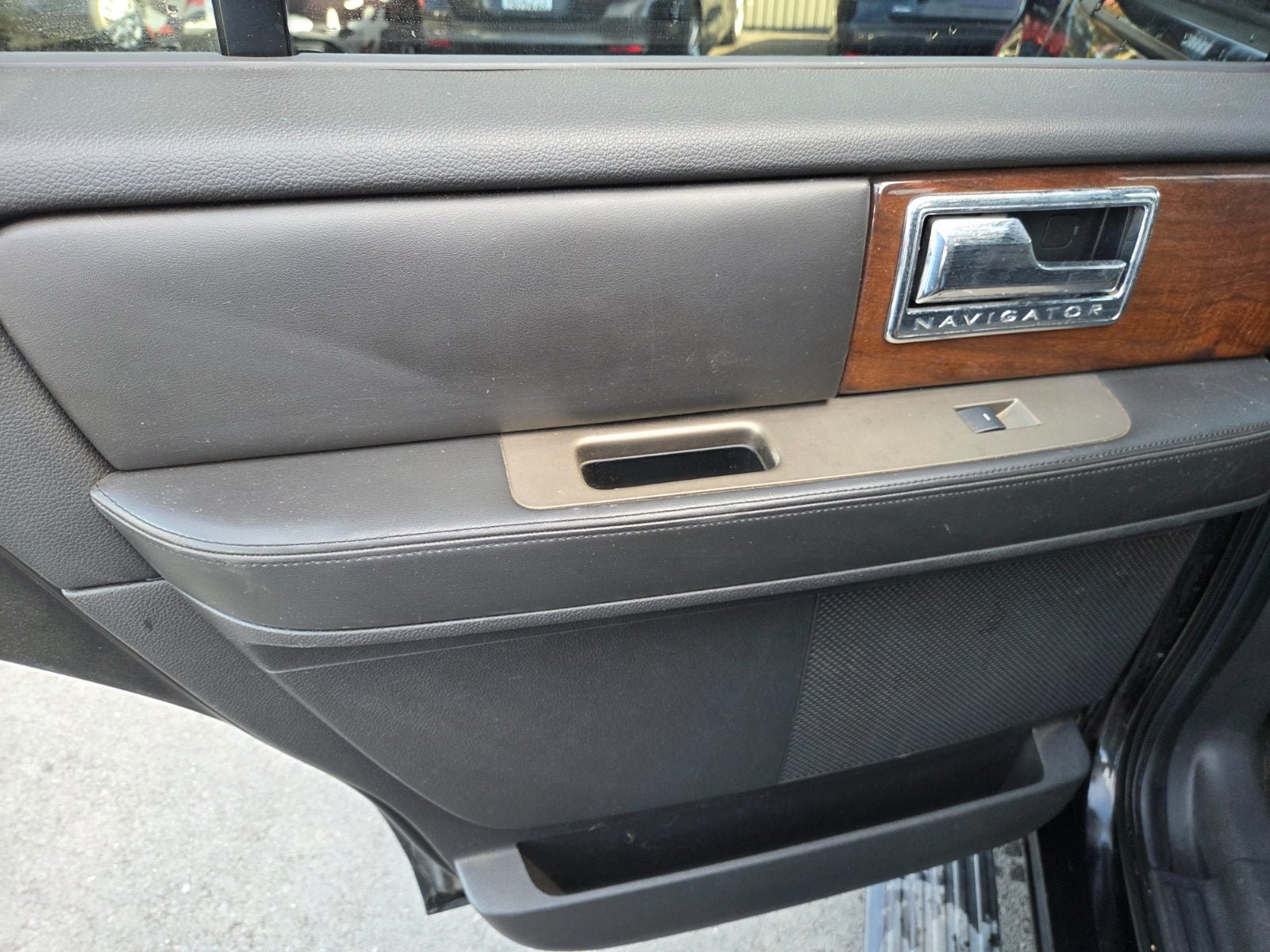 Used 2014 Lincoln Navigator 4WD image 9