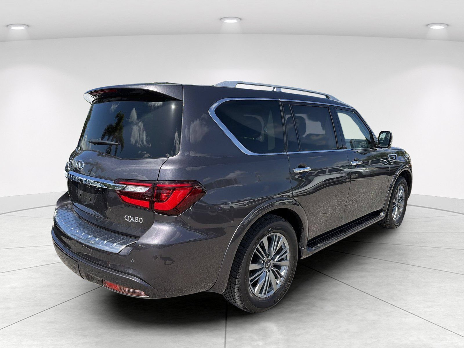 Used 2022 INFINITI QX80 Luxe w/ Cargo Package AWD/4WD image 4