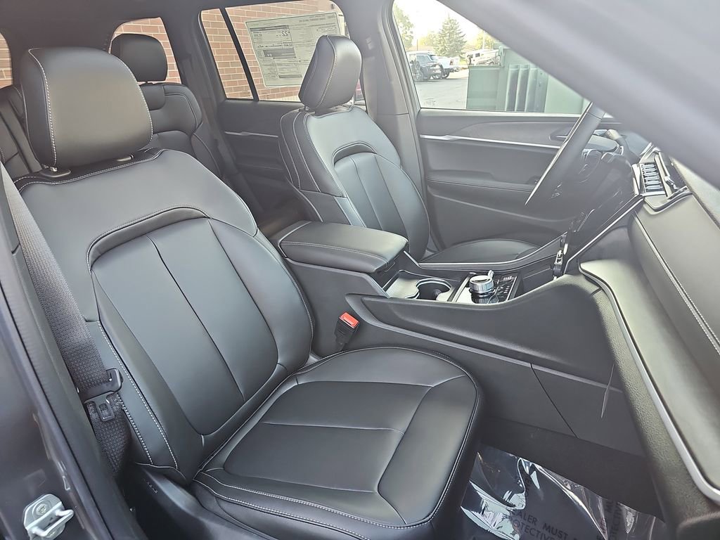 New 2025 Jeep Grand Cherokee Limited w/ Trailer Tow Package image 10