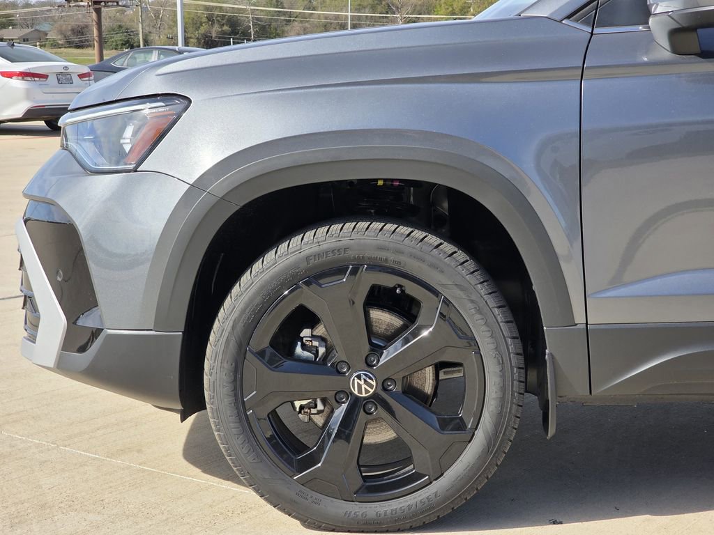 New 2026 Volkswagen Taos SEL image 5