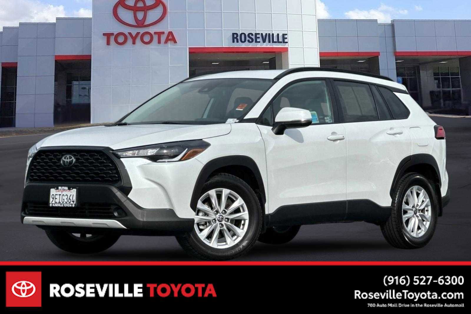 Certified 2022 Toyota Corolla Cross LE image 1